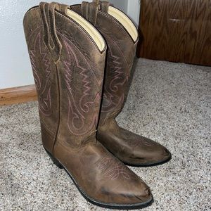 Size 8 cowgirl boots